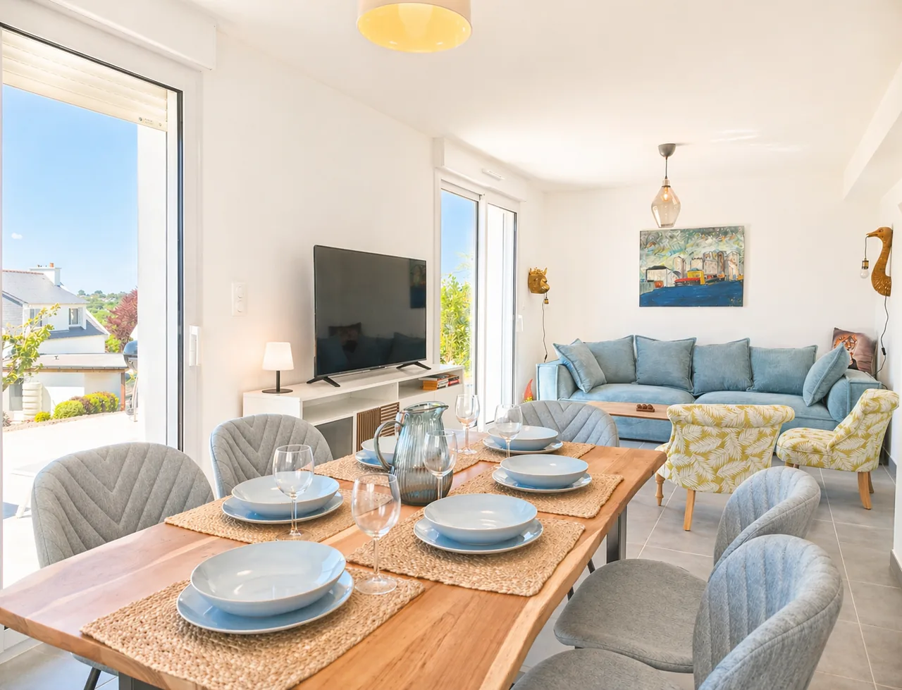 Dining table and dining area